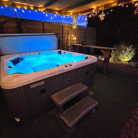 De Corner Van Zeeland Met Jacuzzi Sint Annaland Exterior foto