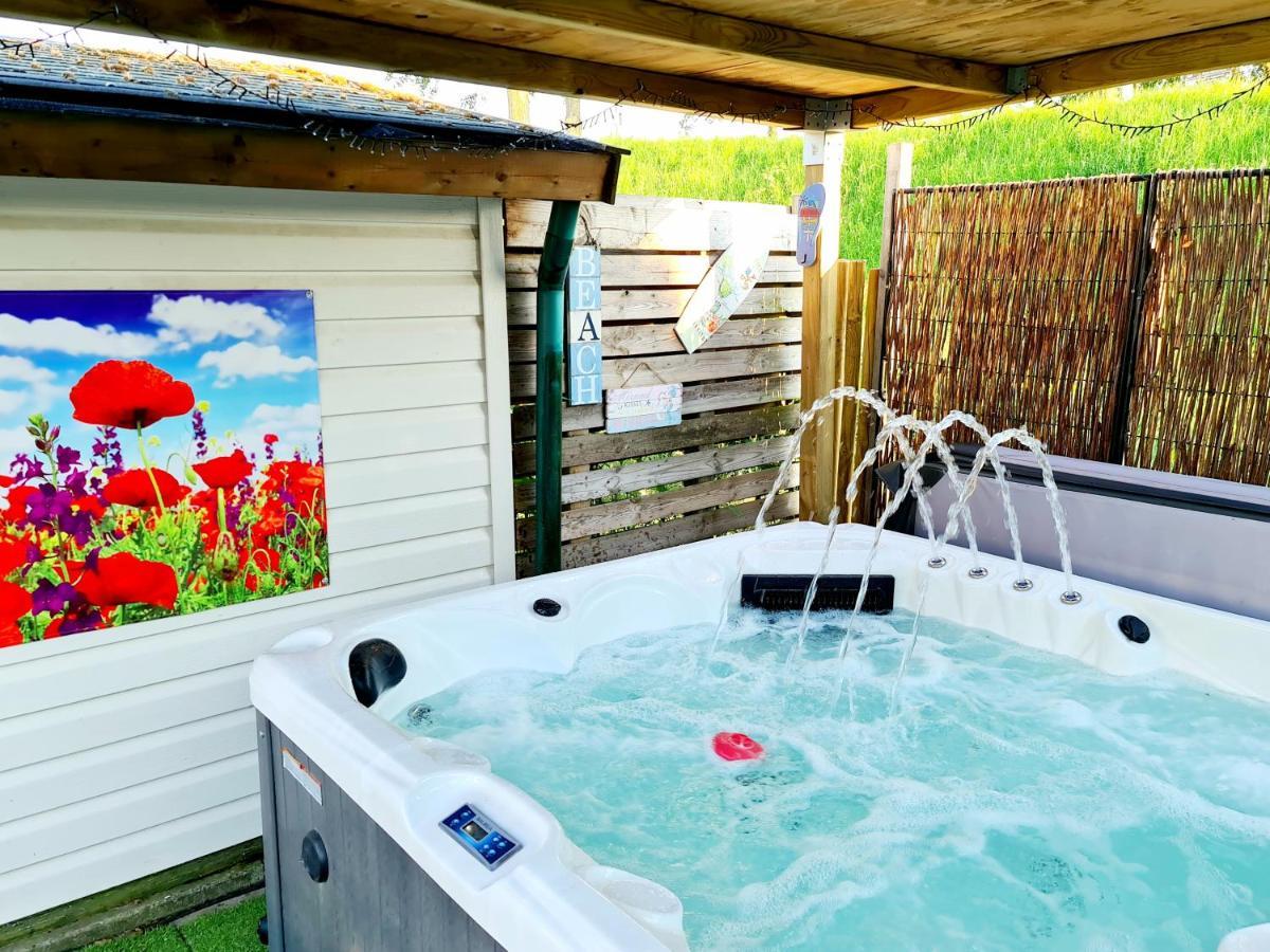 De Corner Van Zeeland Met Jacuzzi Sint Annaland Exterior foto