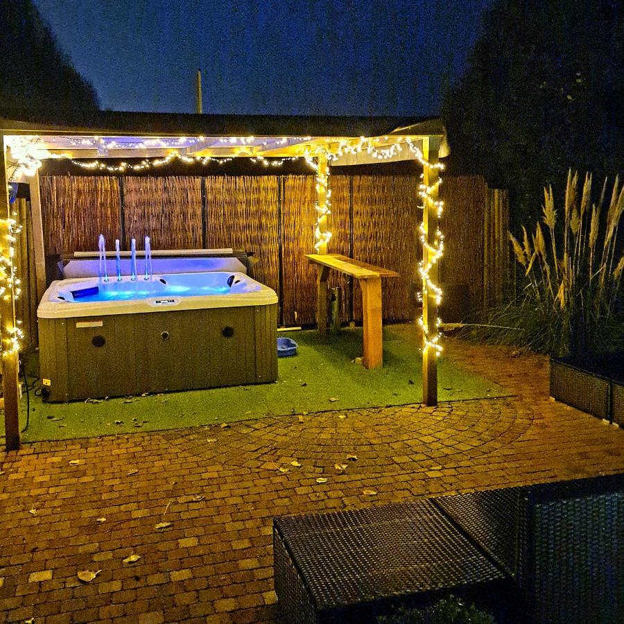 De Corner Van Zeeland Met Jacuzzi Sint Annaland Exterior foto
