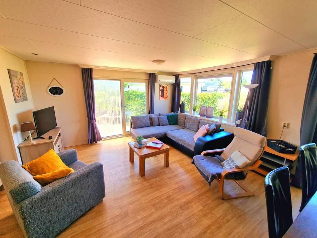 De Corner Van Zeeland Met Jacuzzi Sint Annaland Exterior foto