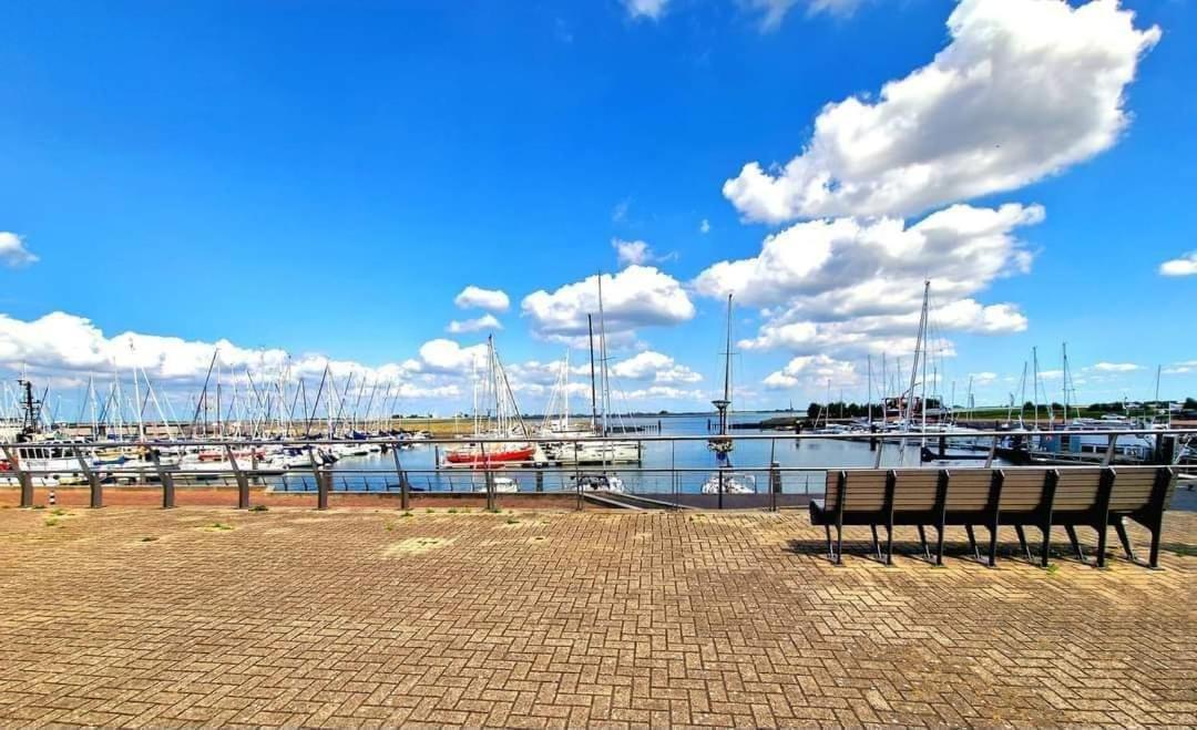 De Corner Van Zeeland Met Jacuzzi Sint Annaland Exterior foto